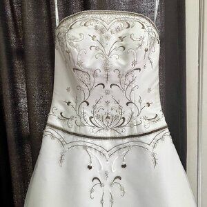 Size 6 Oleg Cassini White Strapless A-Line Wedding Dress